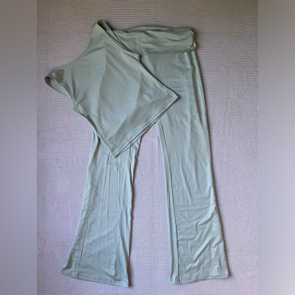 Mint Green Crop Top & Matching Pants Set Size Large